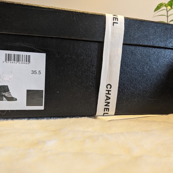 Chanel black chain and pearls boots - Picture 5 of 6